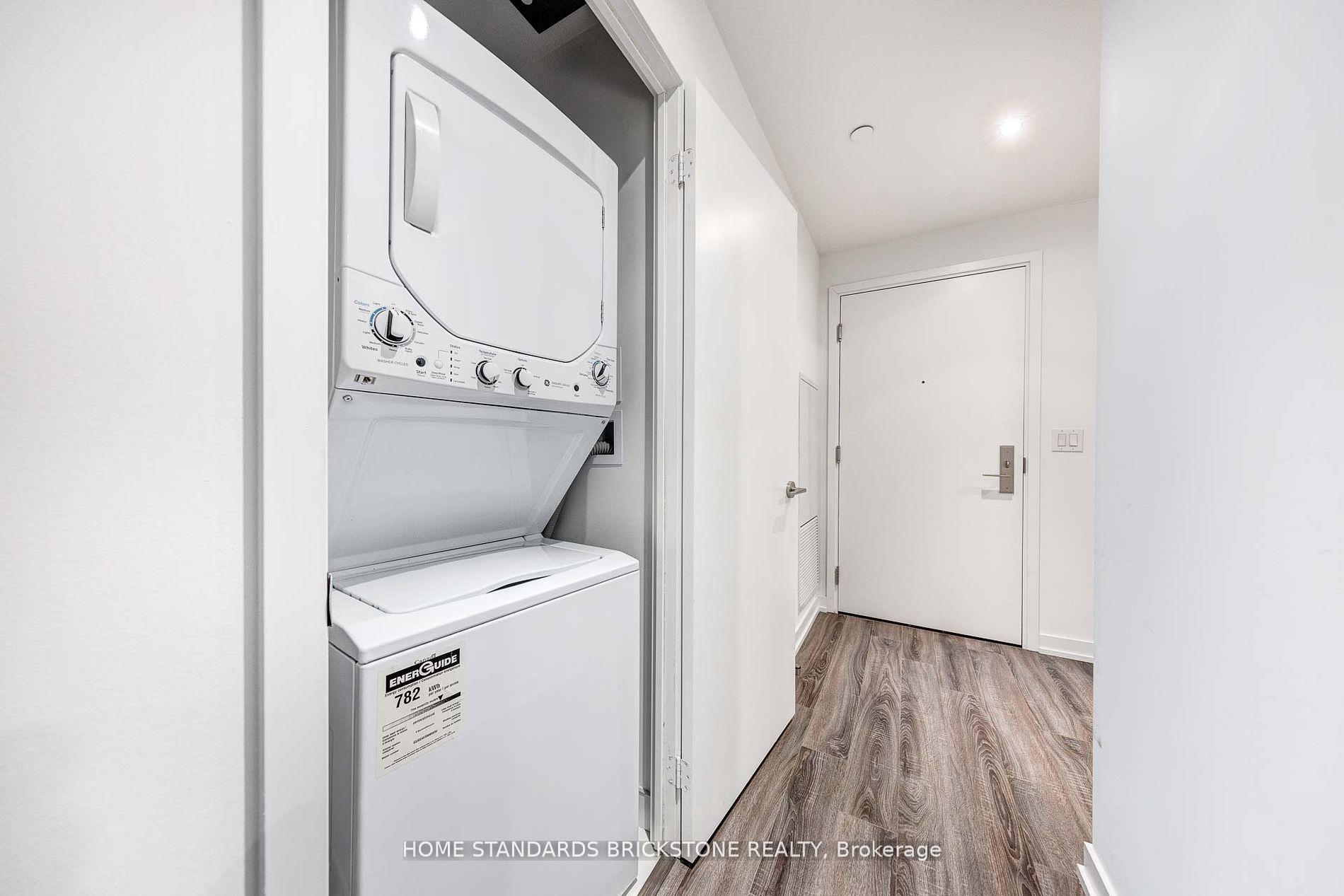3 Bedrooms Condo at 20 Edward, Toronto For sale
