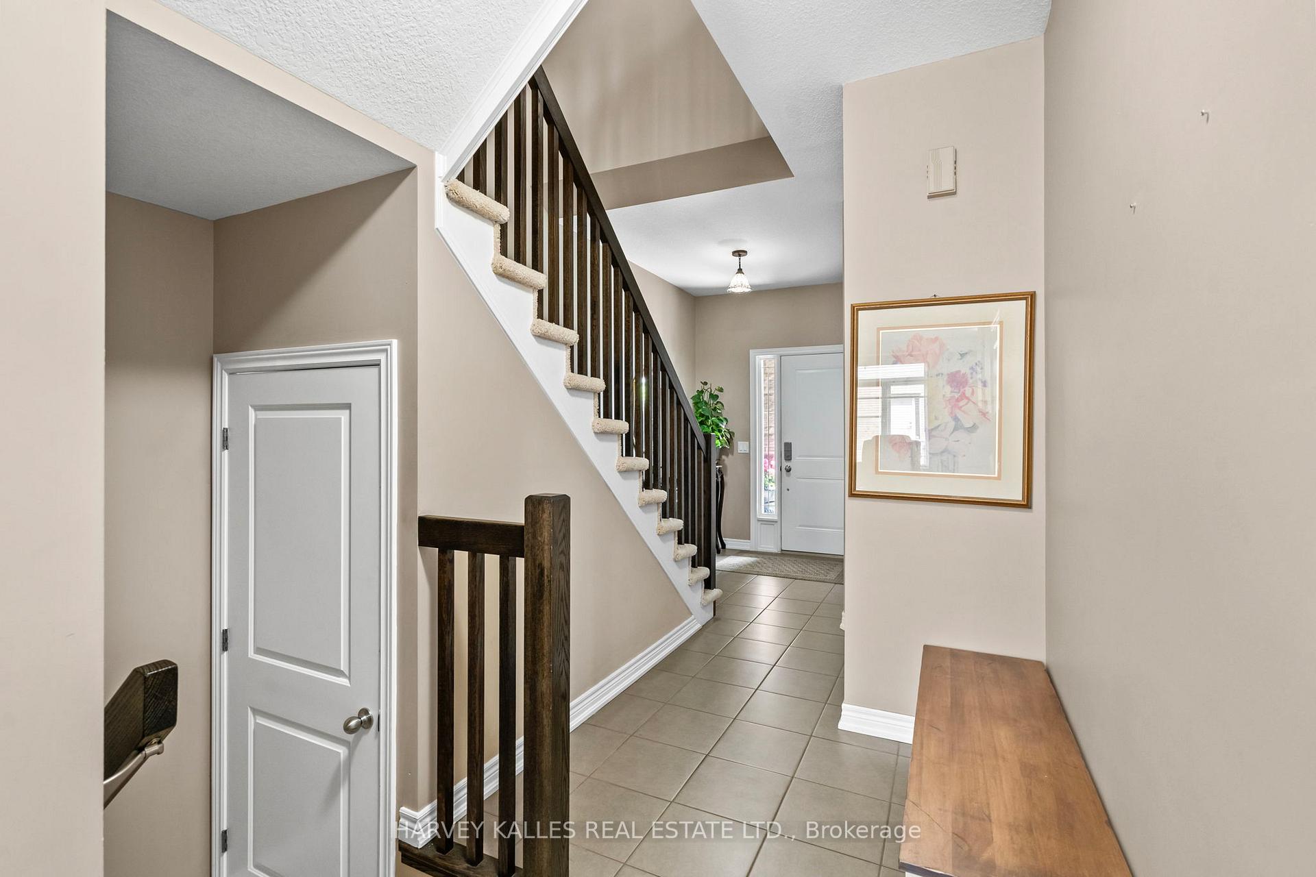 3 Bedrooms Condo at 3003 Glover, Burlington For sale