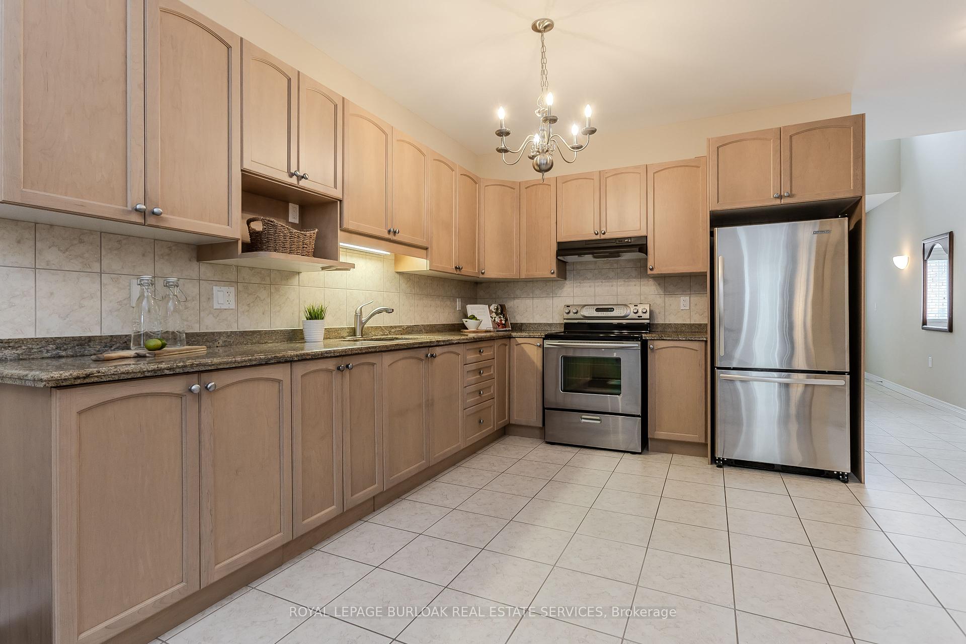 3 Bedrooms Condo at 2125 Itabashi, Burlington For sale