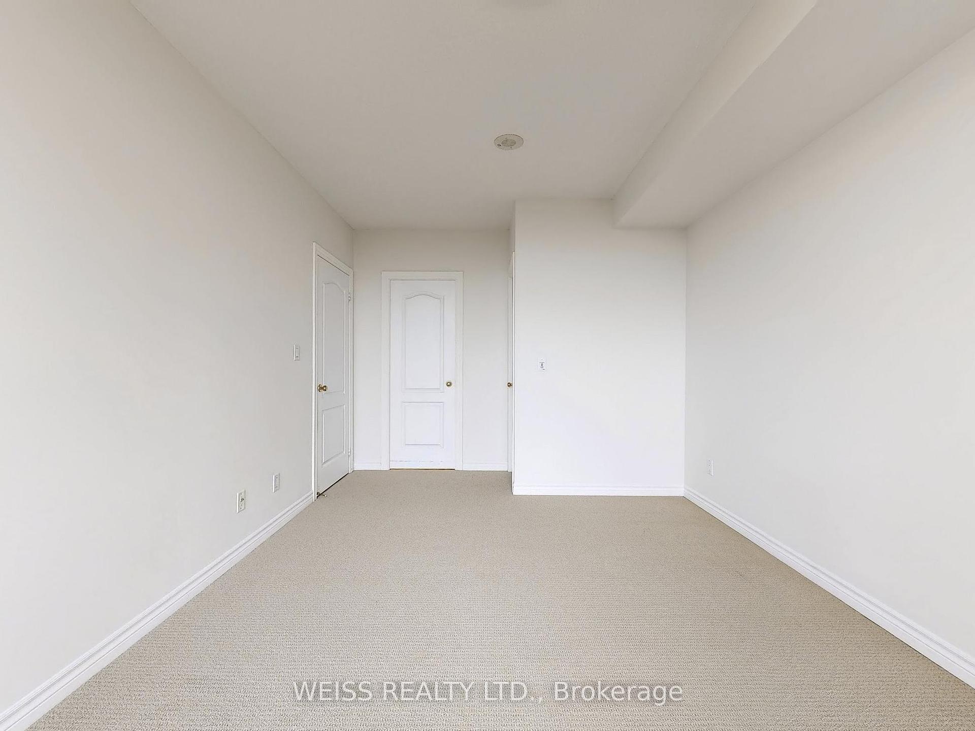 3 Bedrooms Condo at 88 Promenade, Vaughan For sale