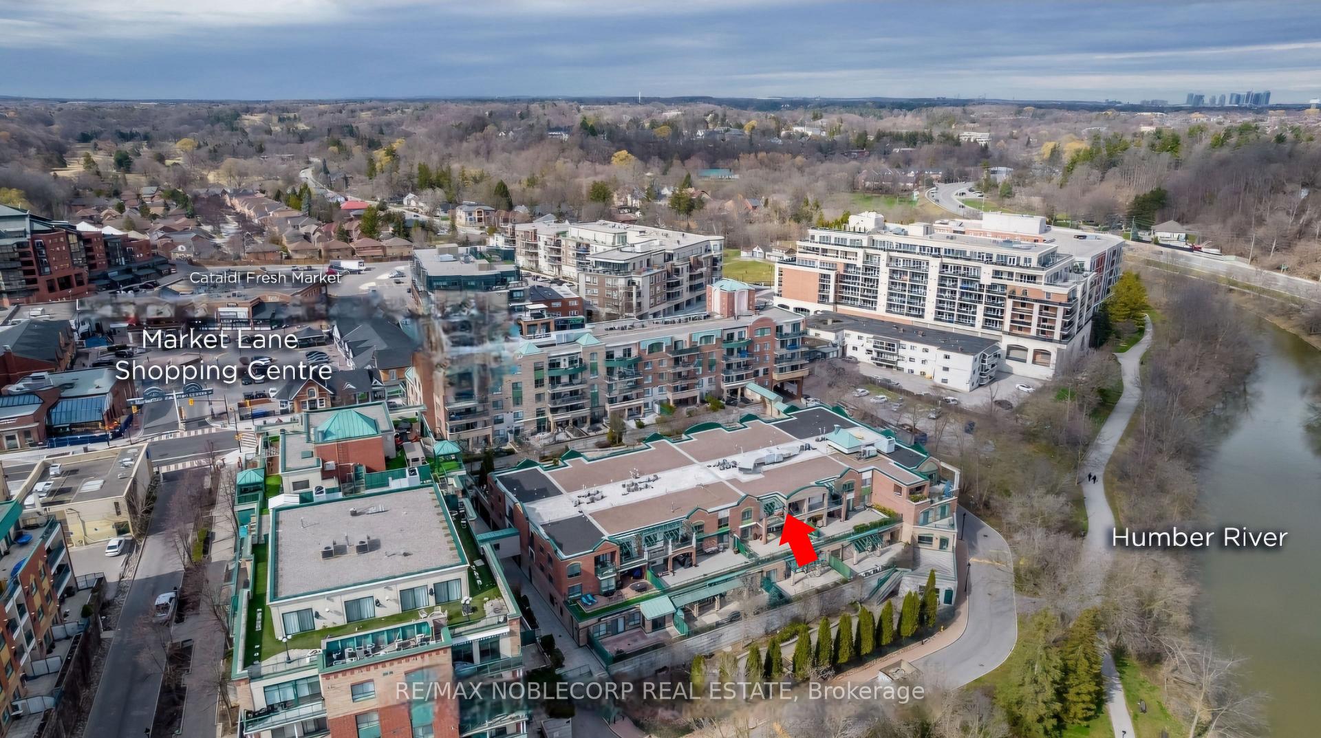 3 Bedrooms Condo at 121 Woodbridge, Vaughan For sale