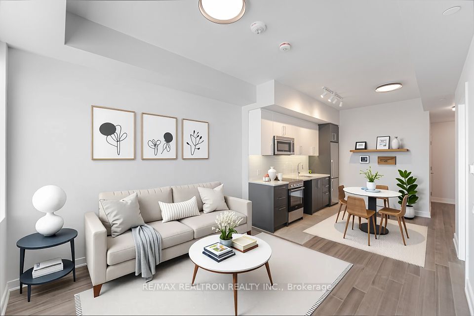 664 Spadina