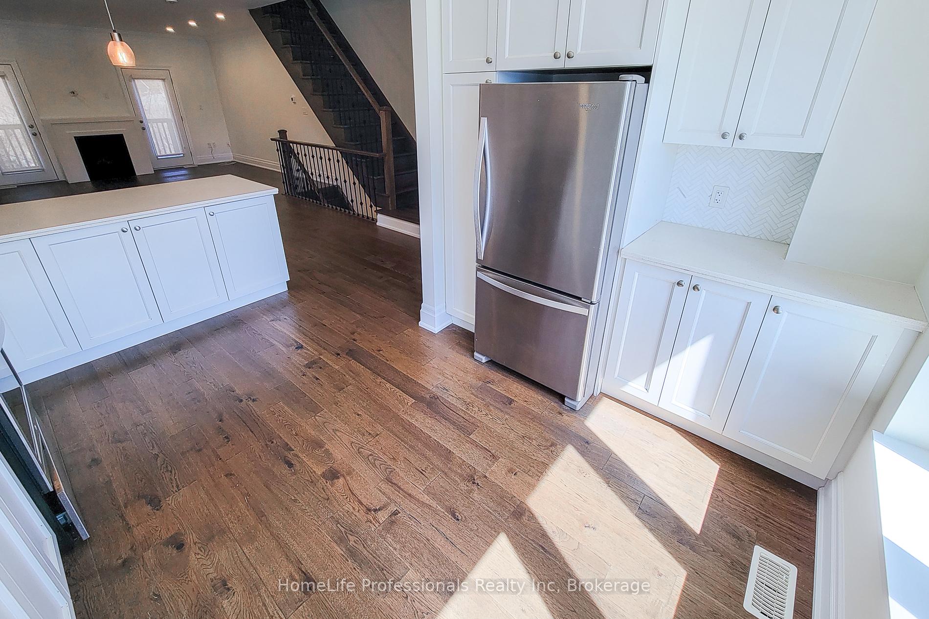 3 Bedrooms Condo at 111 Wilson, Hamilton For sale
