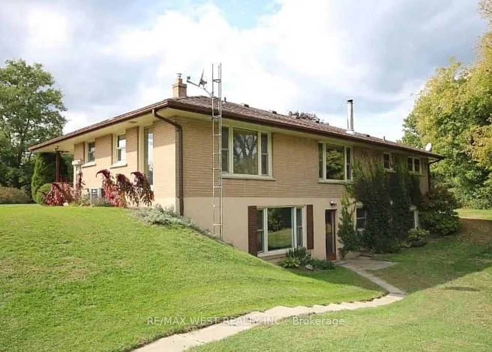 130 Cousins Drive, Aurora, ON L4G 7B3