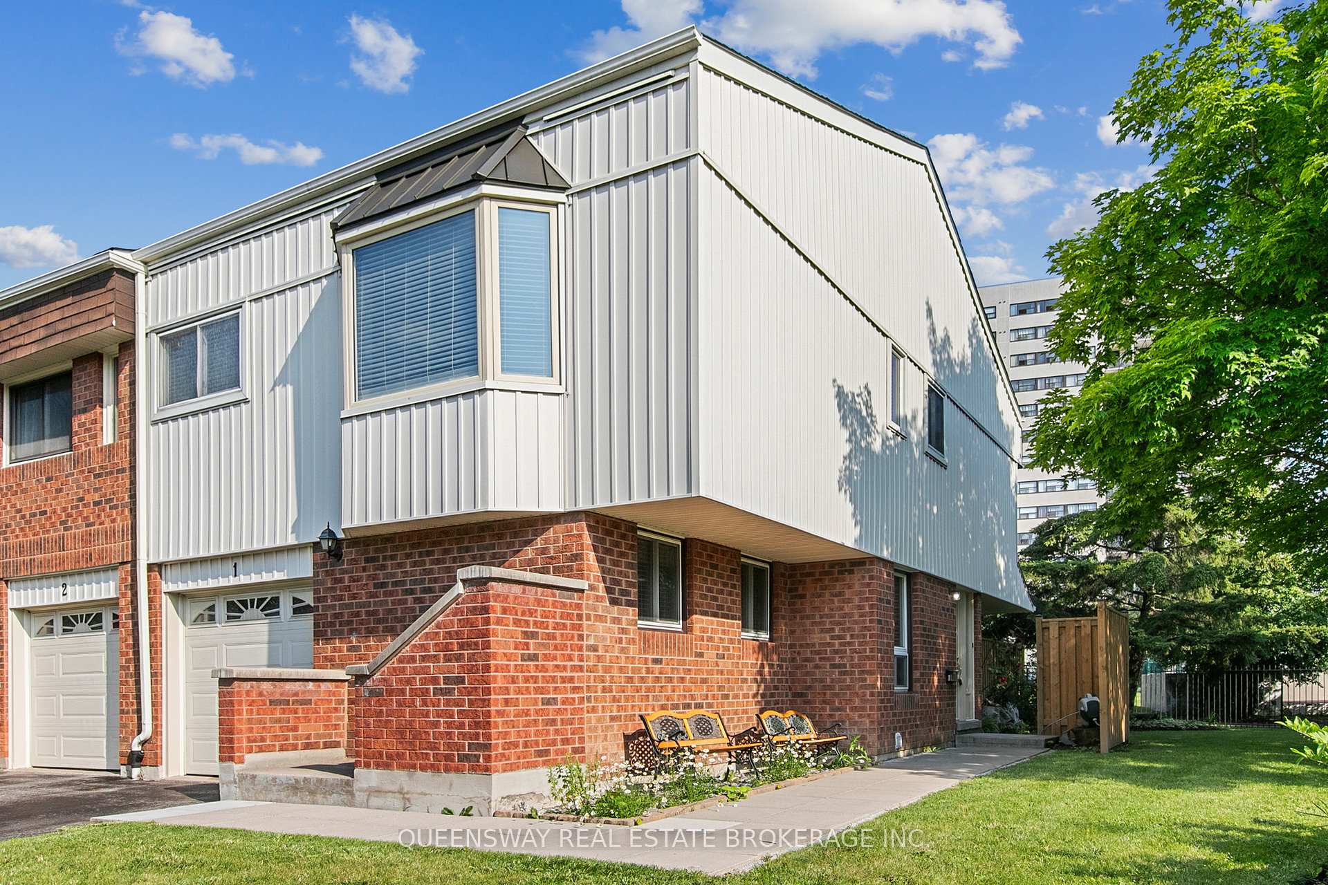 5 Bedrooms Condo at 6520 Corfu, Mississauga For sale