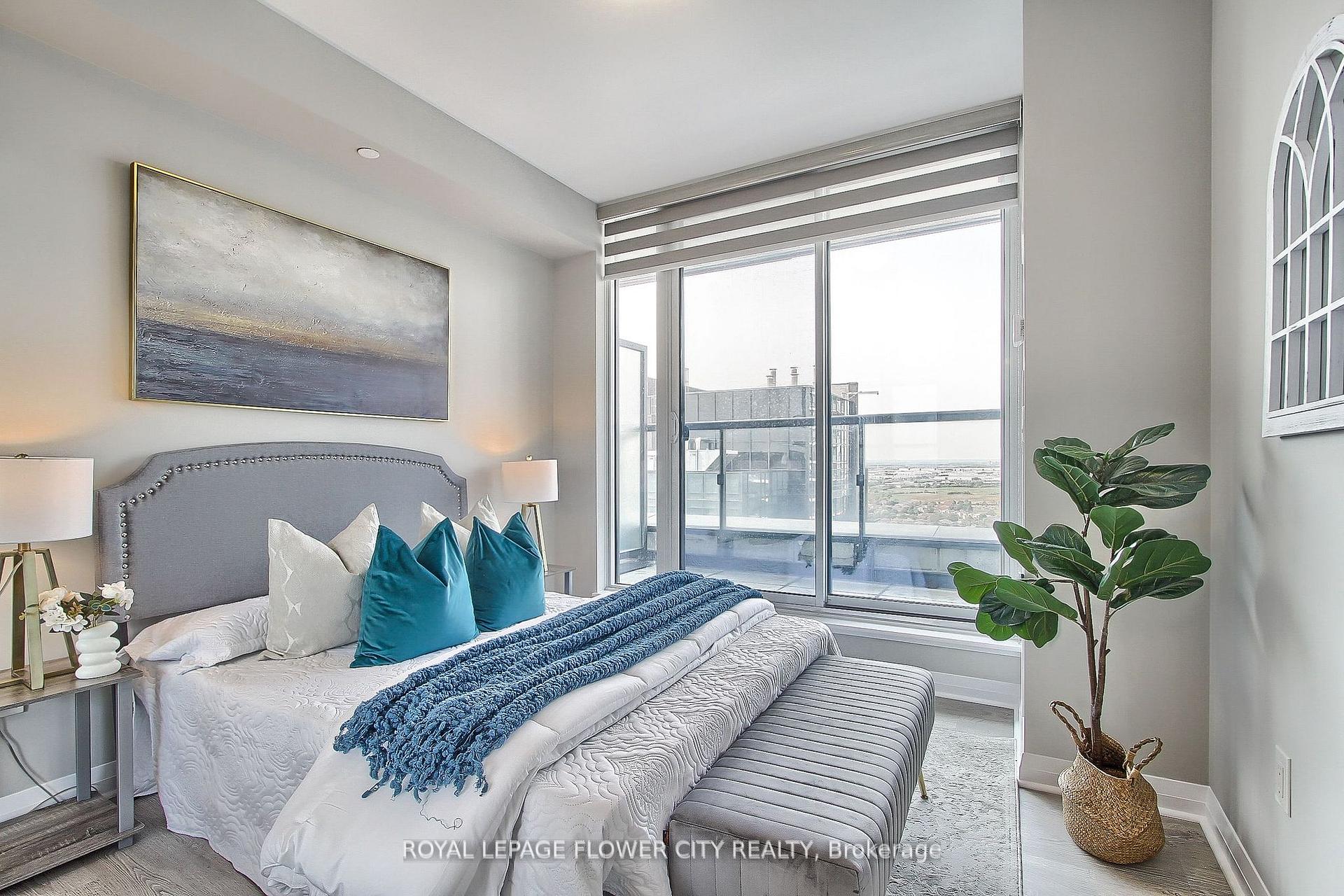 3 Bedrooms Condo at 5025 Four Springs, Mississauga For sale