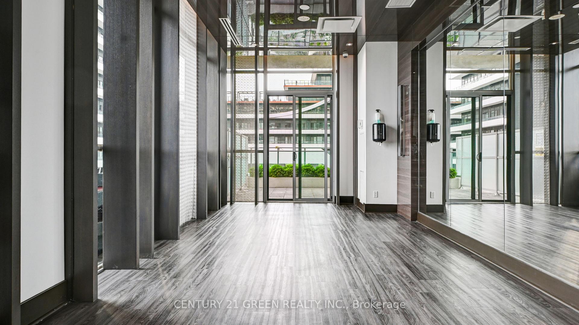 2 Bedrooms Condo at 33 Shore Breeze, Toronto For sale