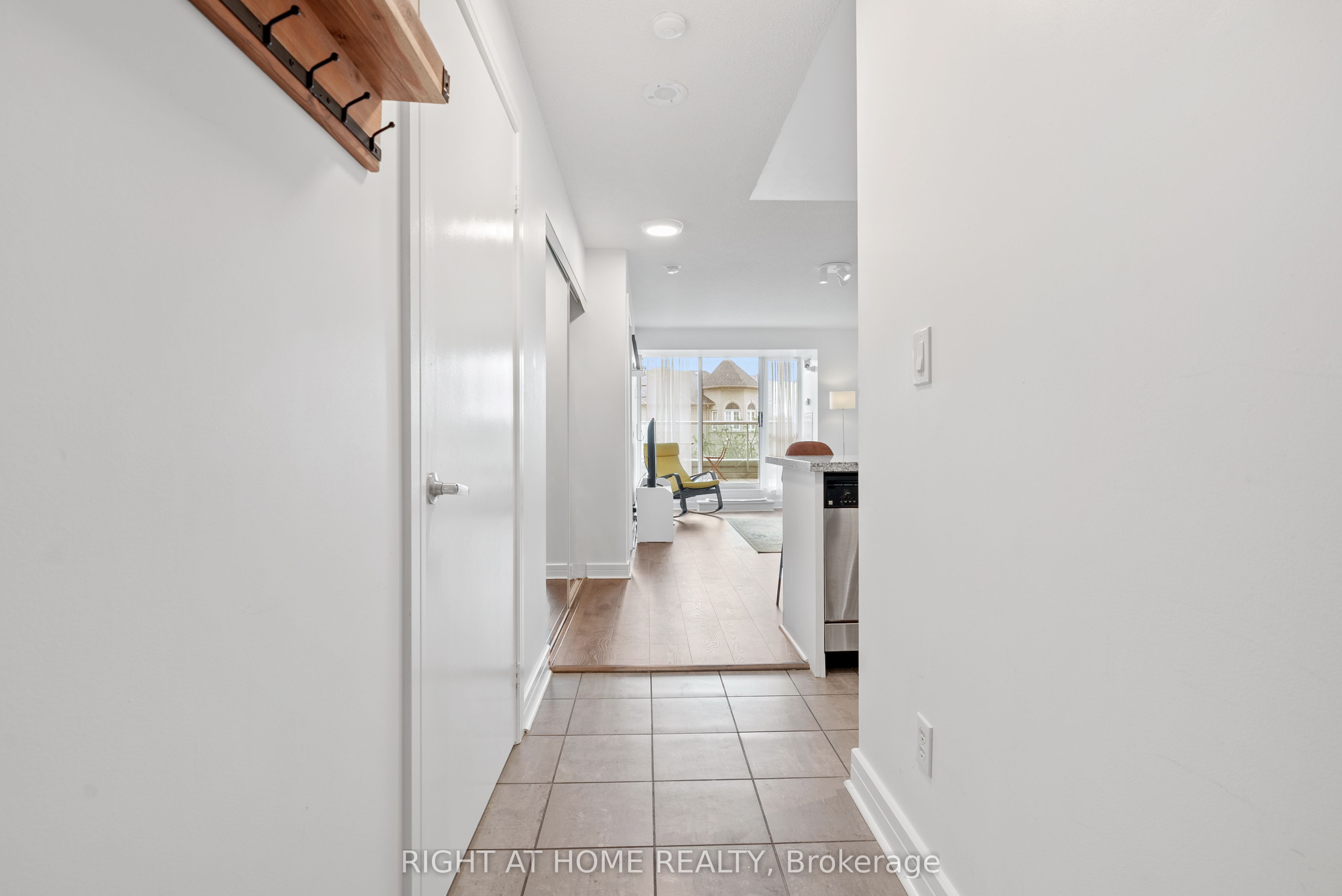 #209 - 16 Harrison Garden Boulevard, Toronto, ON M2N 7J6