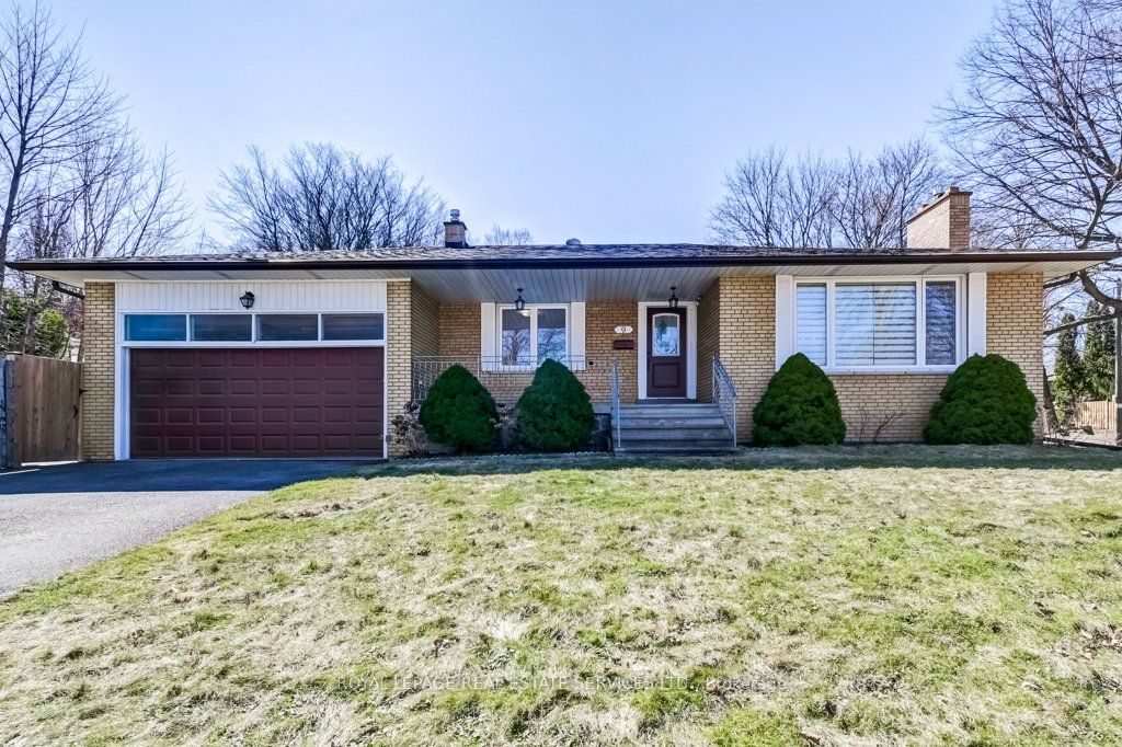 9 Strathdee Drive, Toronto, ON M9R 1A5