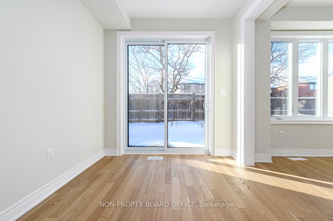 3 Bedrooms Condo at 2184 Postmaster,  Oakville For sale