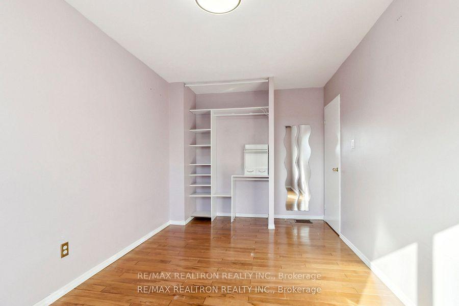 3 Bedrooms Condo at 44 Chester Le, Toronto For sale