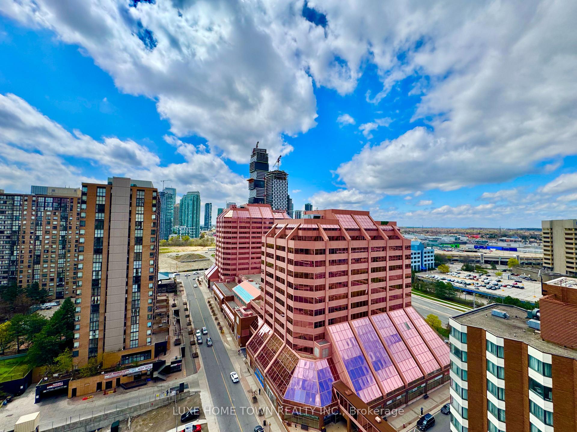 2 Bedrooms Condo at 208 Enfield, Mississauga For sale