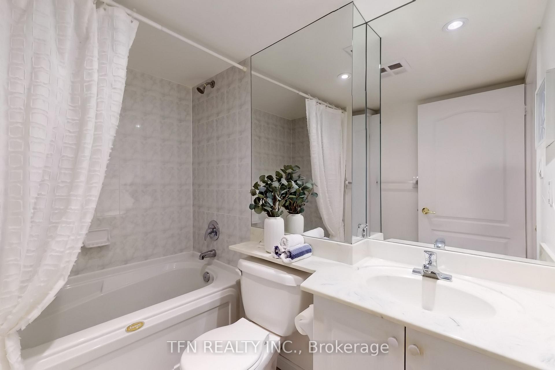 3 Bedrooms Condo at 3130 Yonge,  Toronto For sale