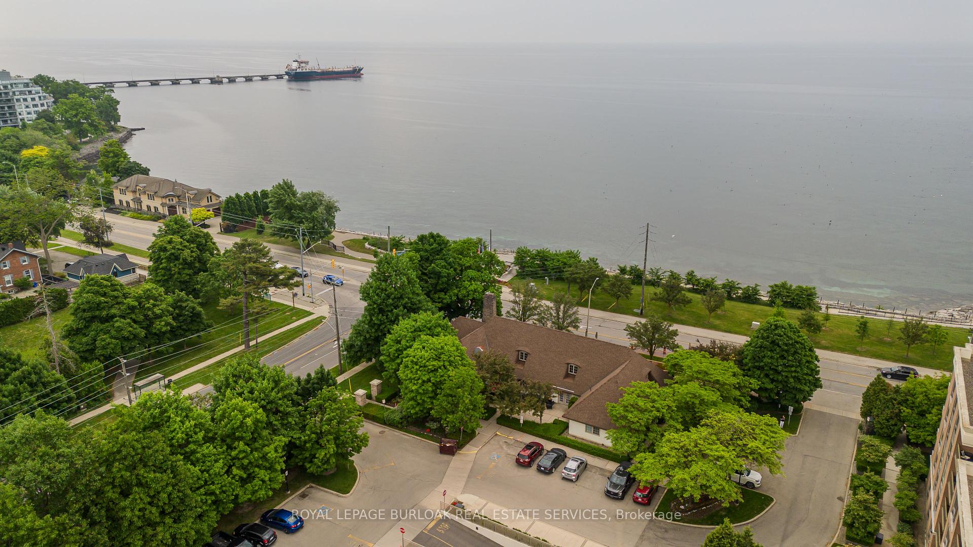 2 Bedrooms Condo at 100 Burloak, Burlington For sale