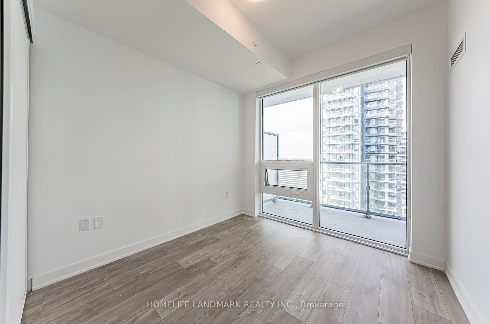 3 Bedrooms Condo at 4675 Metcalfe, Mississauga For sale
