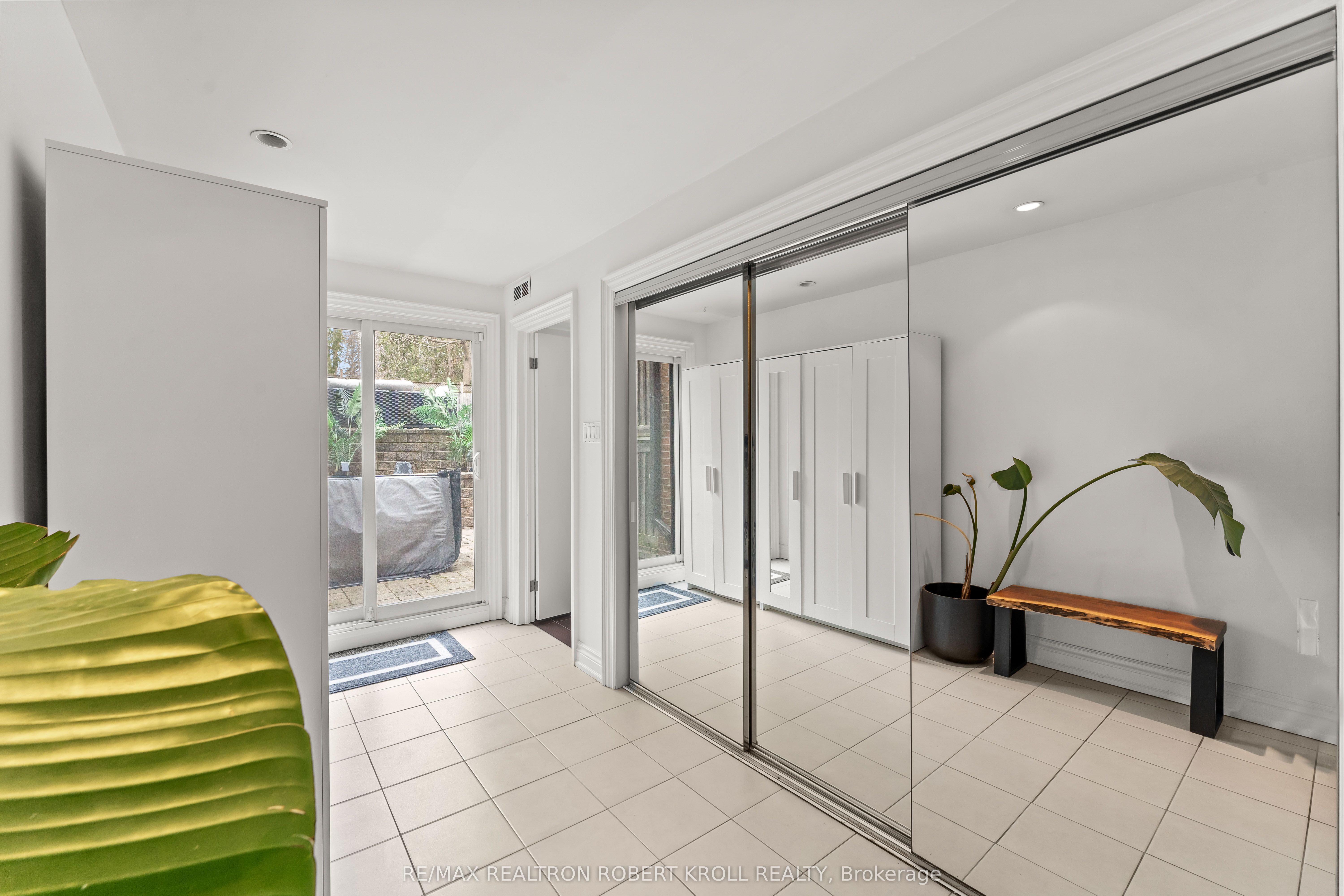778 Avenue Road