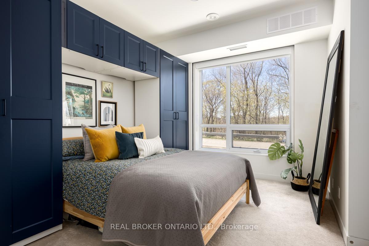 3 Bedrooms Condo at 10 Wilby, Toronto For sale