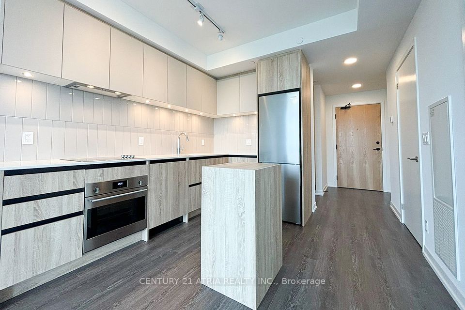 7950 Bathurst