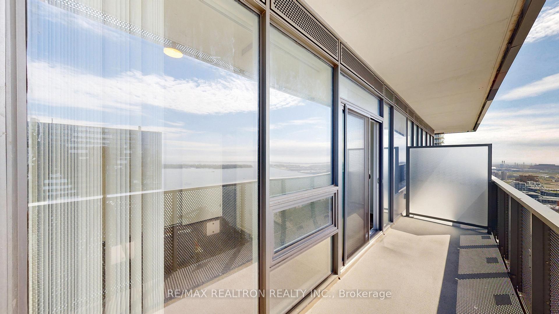 2 Bedrooms Condo at 138 Downes, Toronto For sale