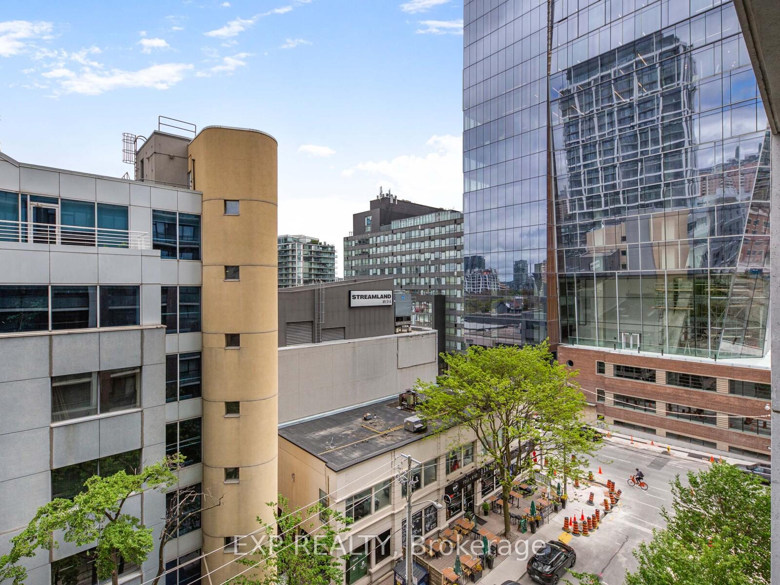2 Bedrooms Condo at 460 Adelaide, Toronto For sale