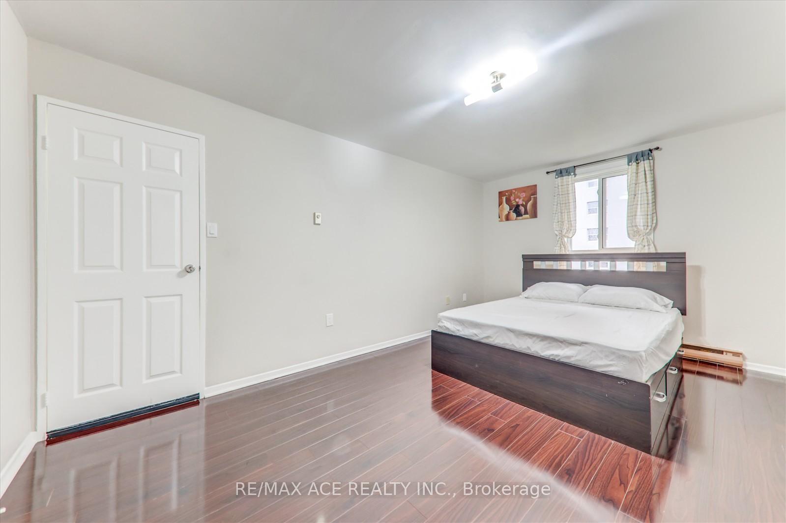 3 Bedrooms Condo at 100 Mornelle, Toronto For sale