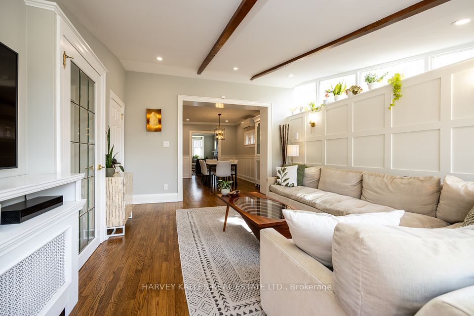 42 Roe Avenue