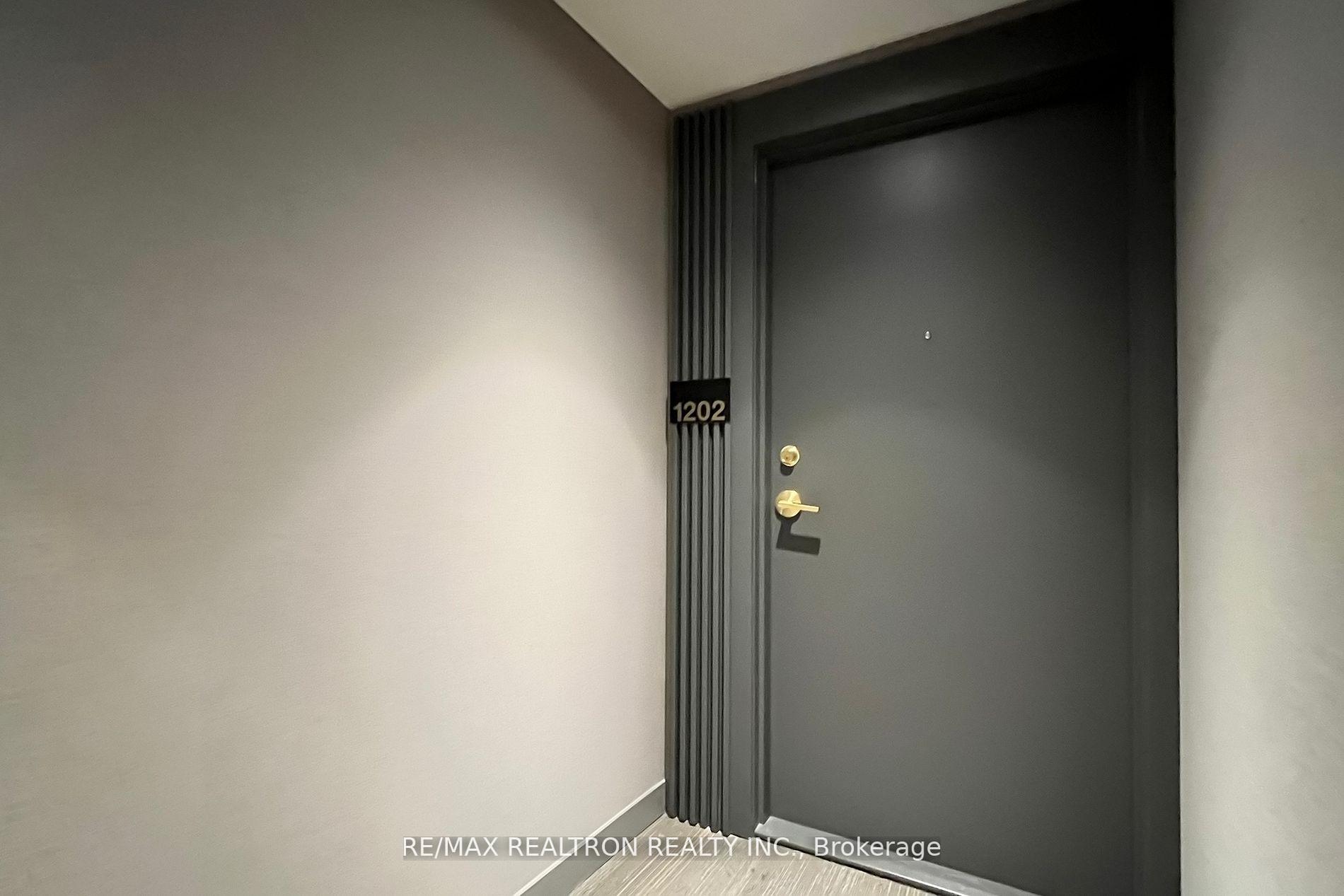 2 Bedrooms Condo at 950 Portage, Vaughan For sale