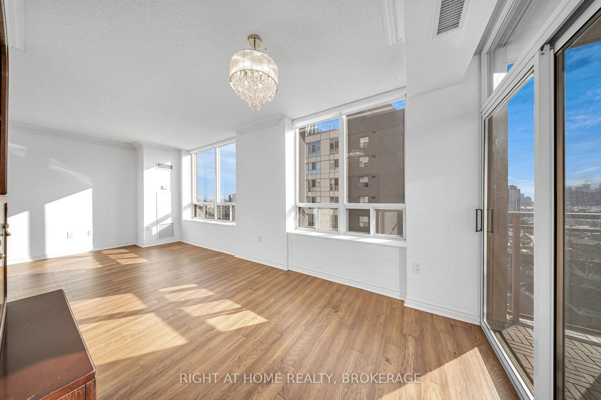 2 Bedrooms Condo at 55 STRATHAVEN, Mississauga For sale