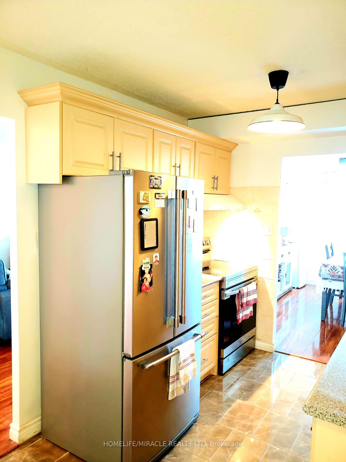 2 Bedrooms Condo at 121 Trudelle, Toronto For sale
