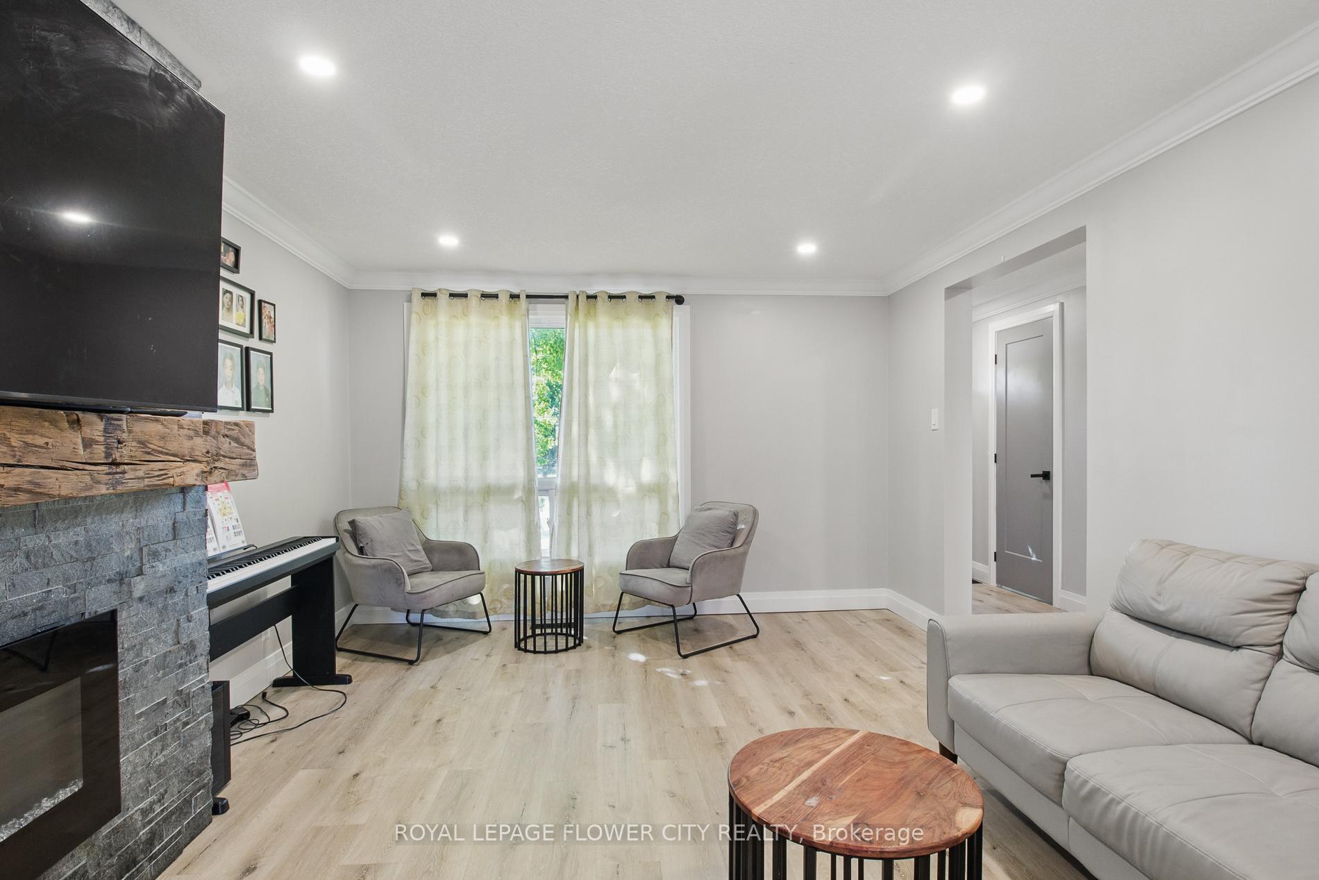 3 Bedrooms Condo at 151 Gateshead, Hamilton For sale