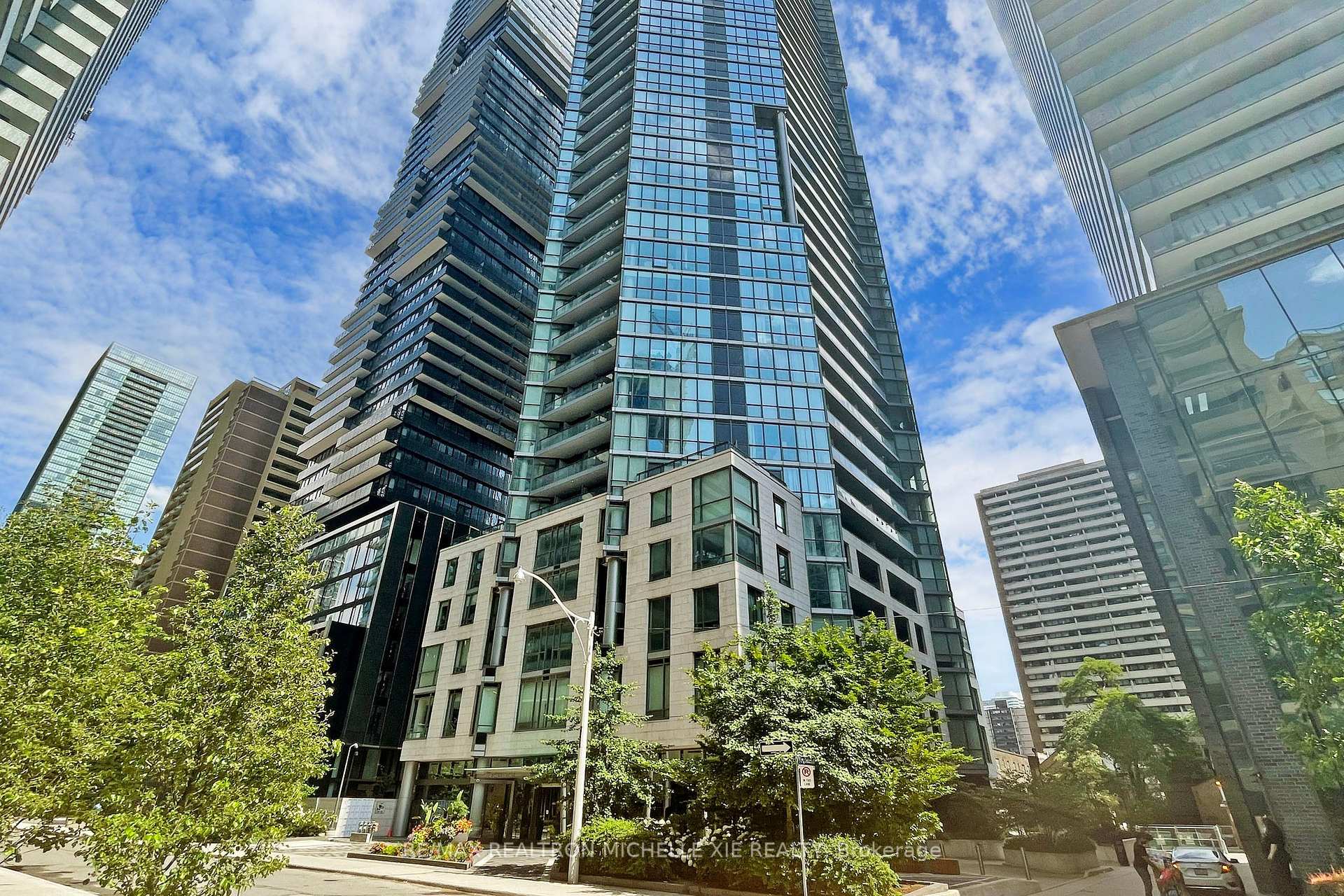 2 Bedrooms Condo at 45 Charles, Toronto For sale