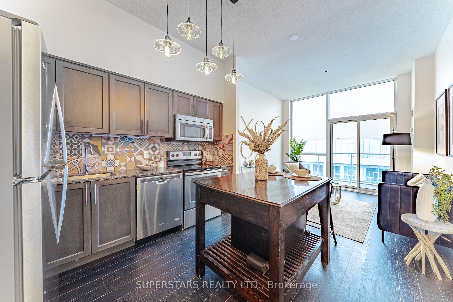 2 Bedrooms Condo at 65 Speers, Oakville For sale