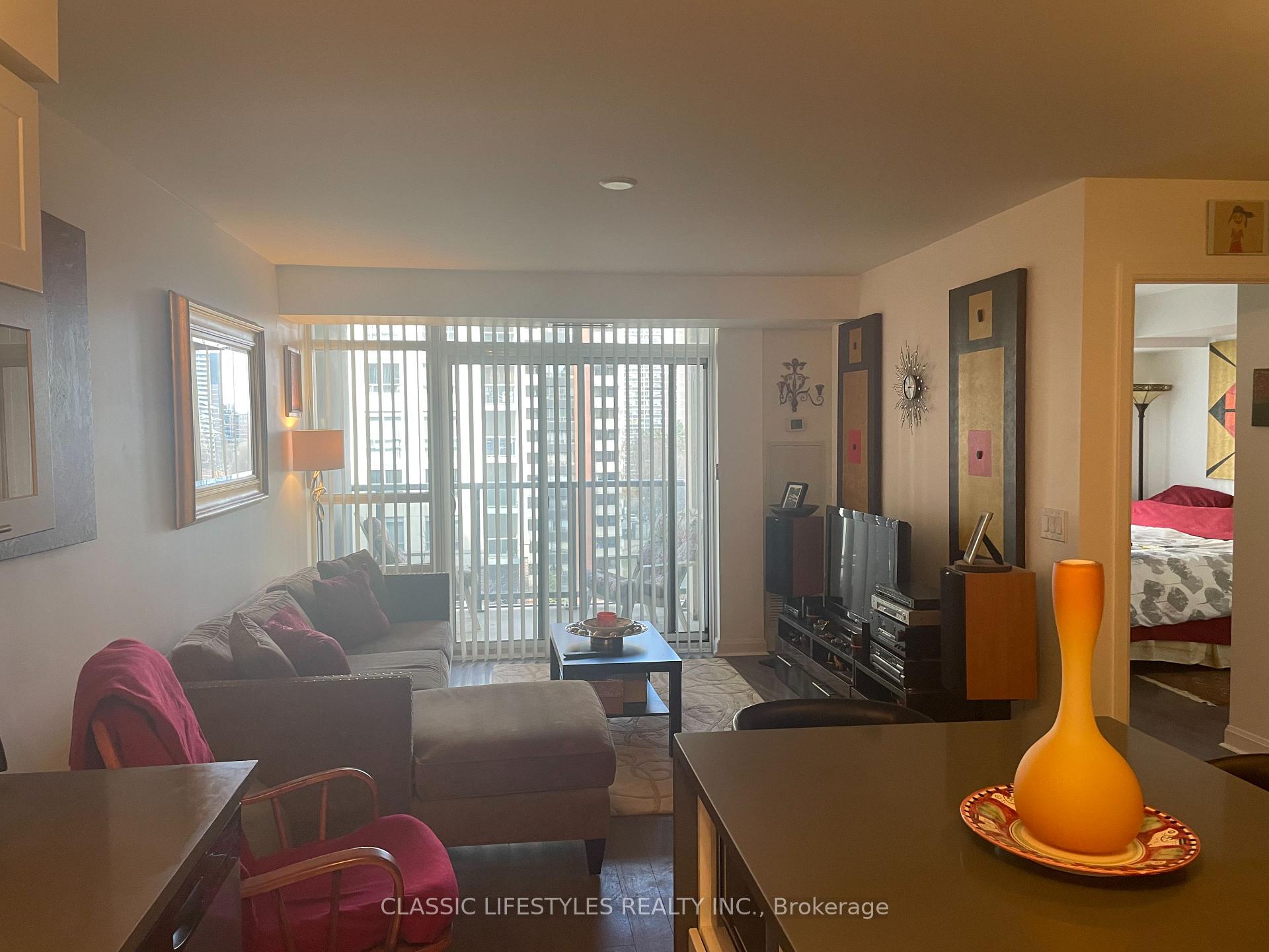 2 Bedrooms Condo at 1 Michael Power,  Toronto For sale
