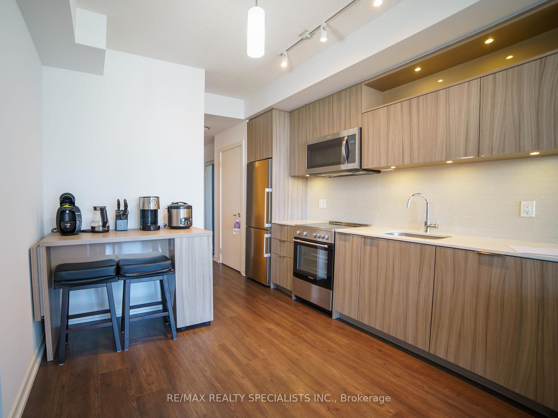 2 Bedrooms Condo at 50 Forest Manor, Toronto For sale