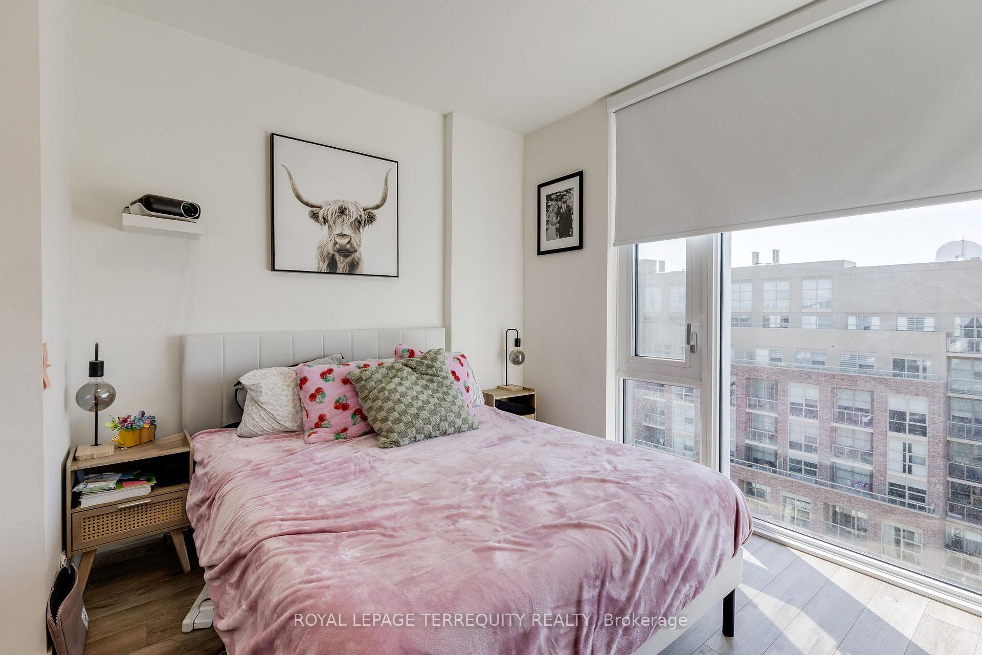 3 Bedrooms Condo at 1808 St Clair, Toronto For sale