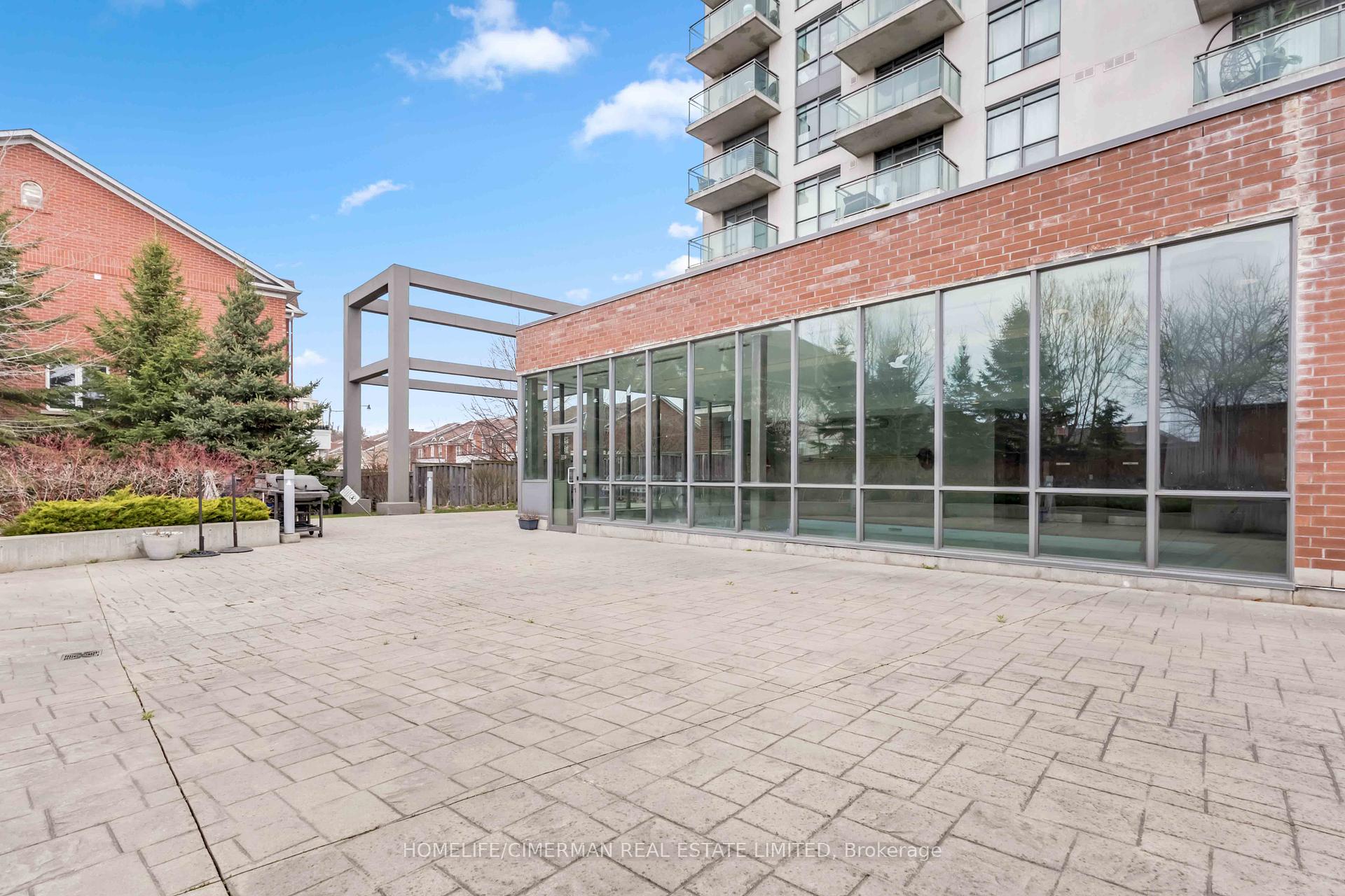 3 Bedrooms Condo at 120 Dallimore, Toronto For sale