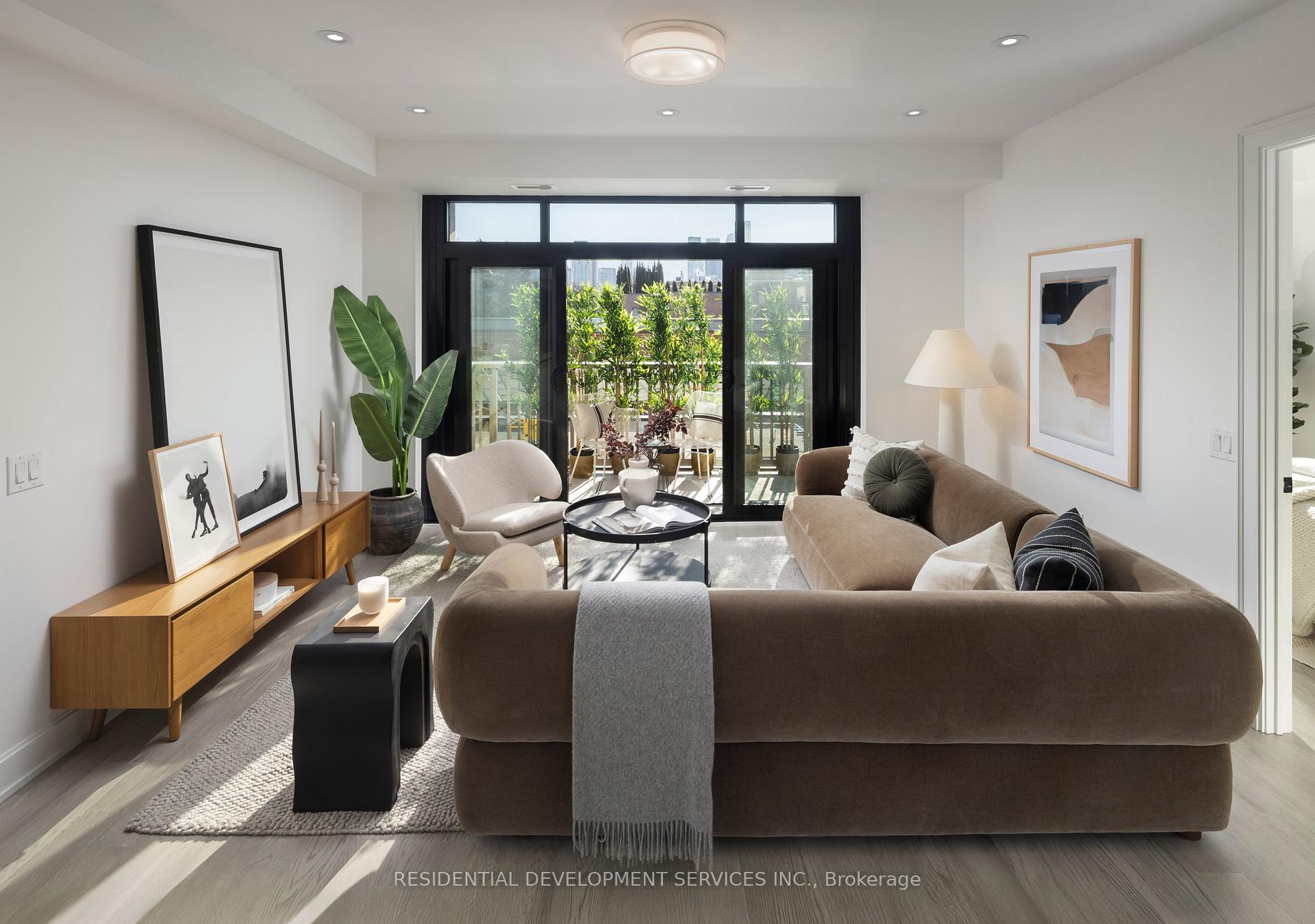 2 Bedrooms Condo at 1 Strathgowan,  Toronto For sale