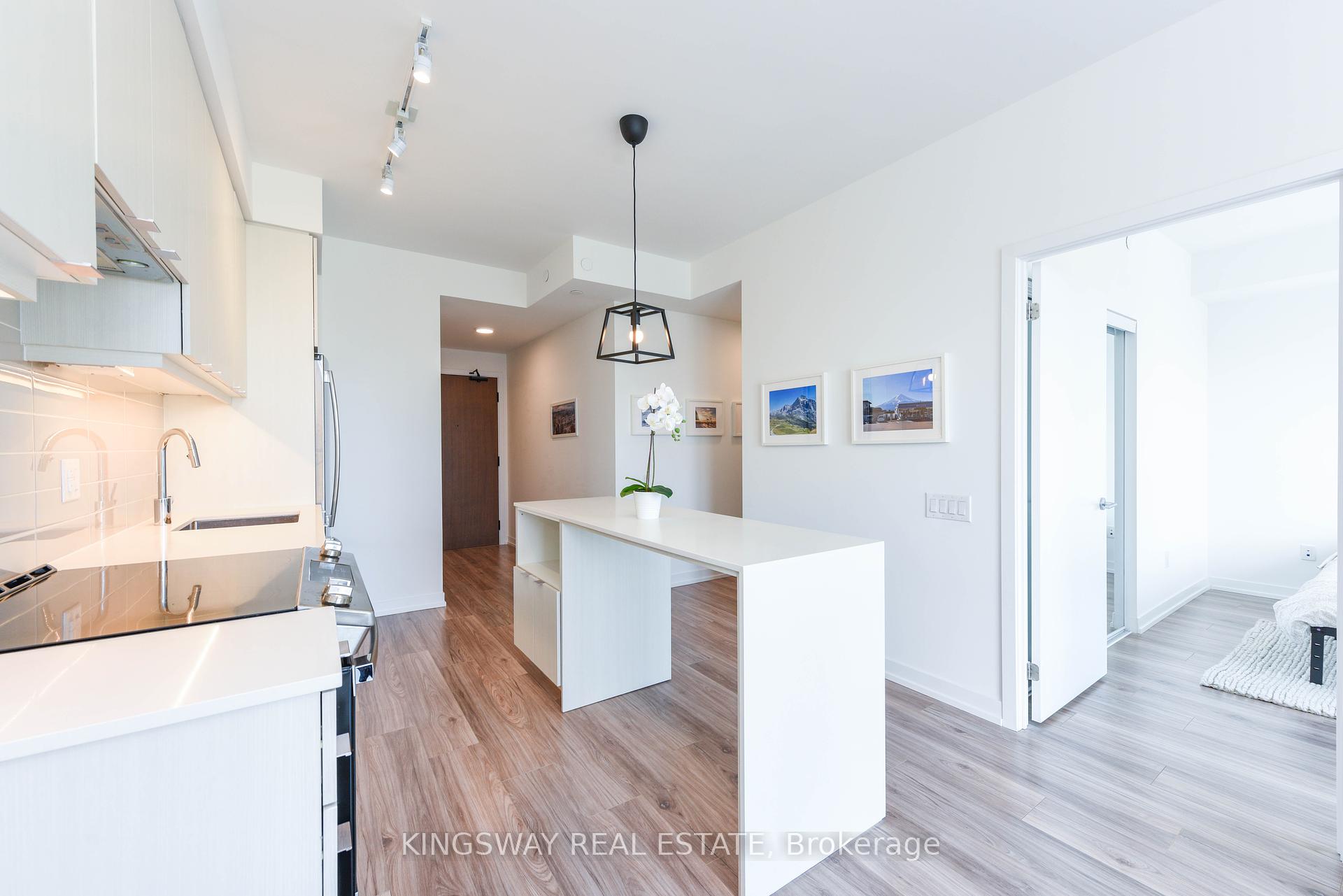 2 Bedrooms Condo at 4065 Confederation, Mississauga For sale