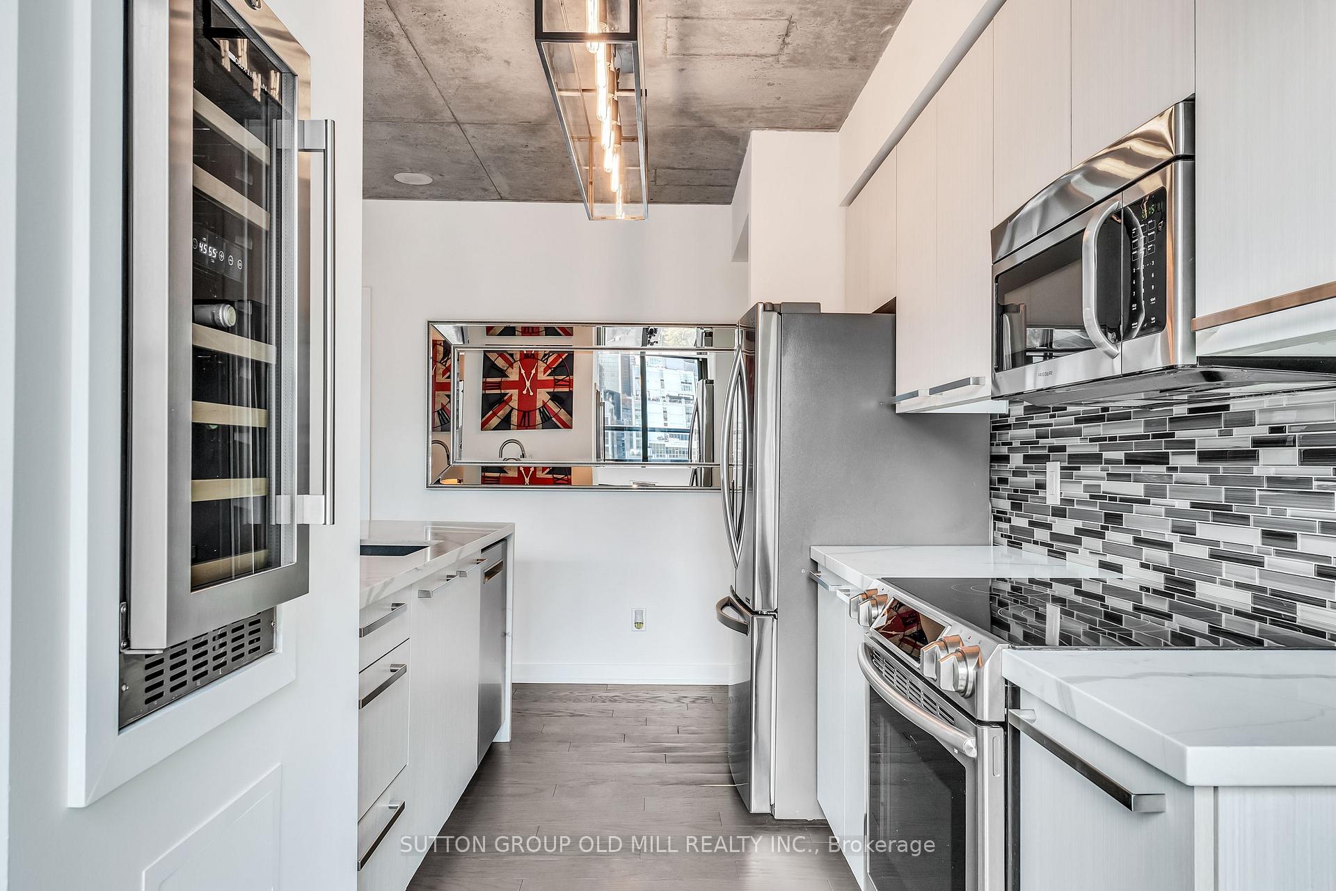 2 Bedrooms Condo at 400 Wellington, Toronto For sale
