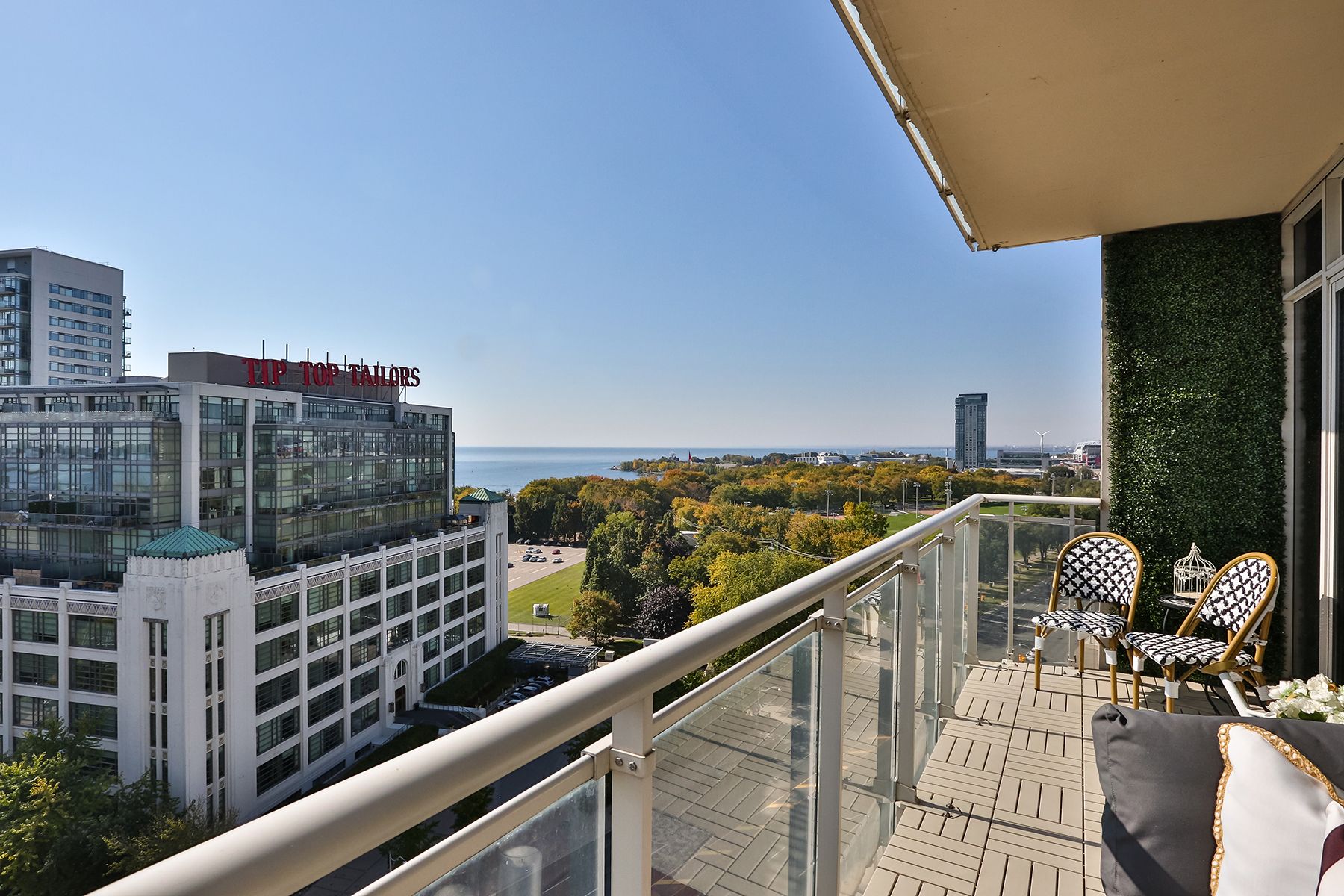 21 Grand Magazine Street 1402