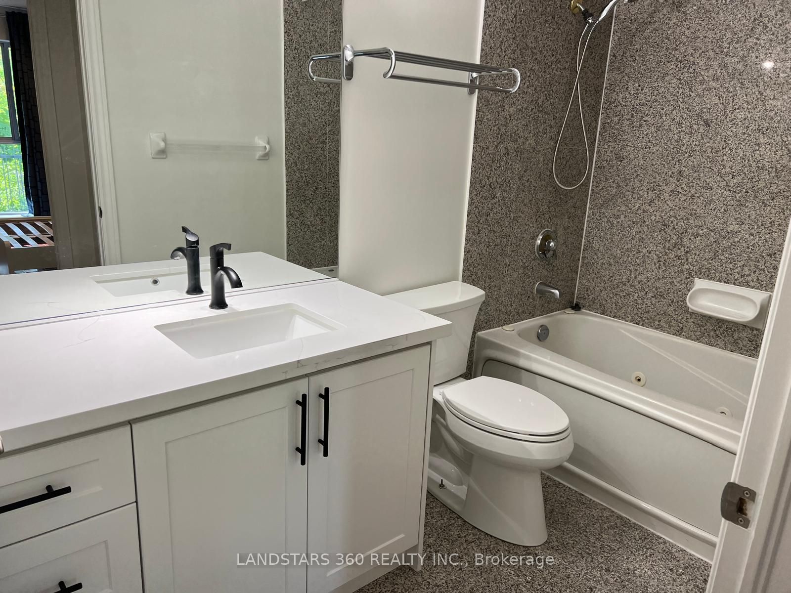 1 Watergarden Way, #4