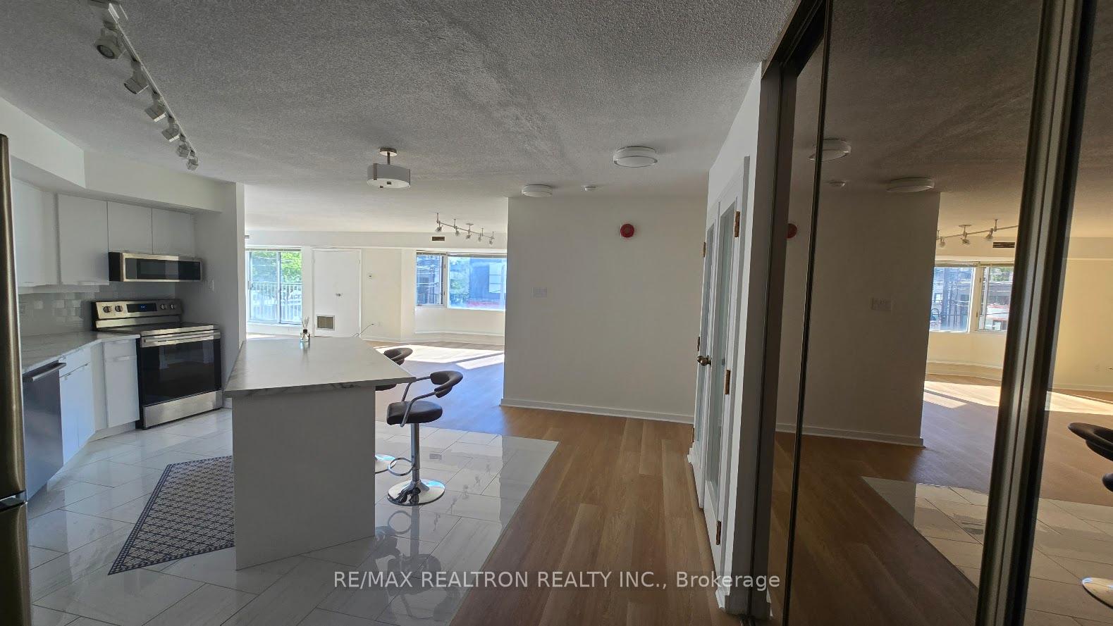 2 Bedrooms Condo at 70 Elmsthorpe, Toronto For sale