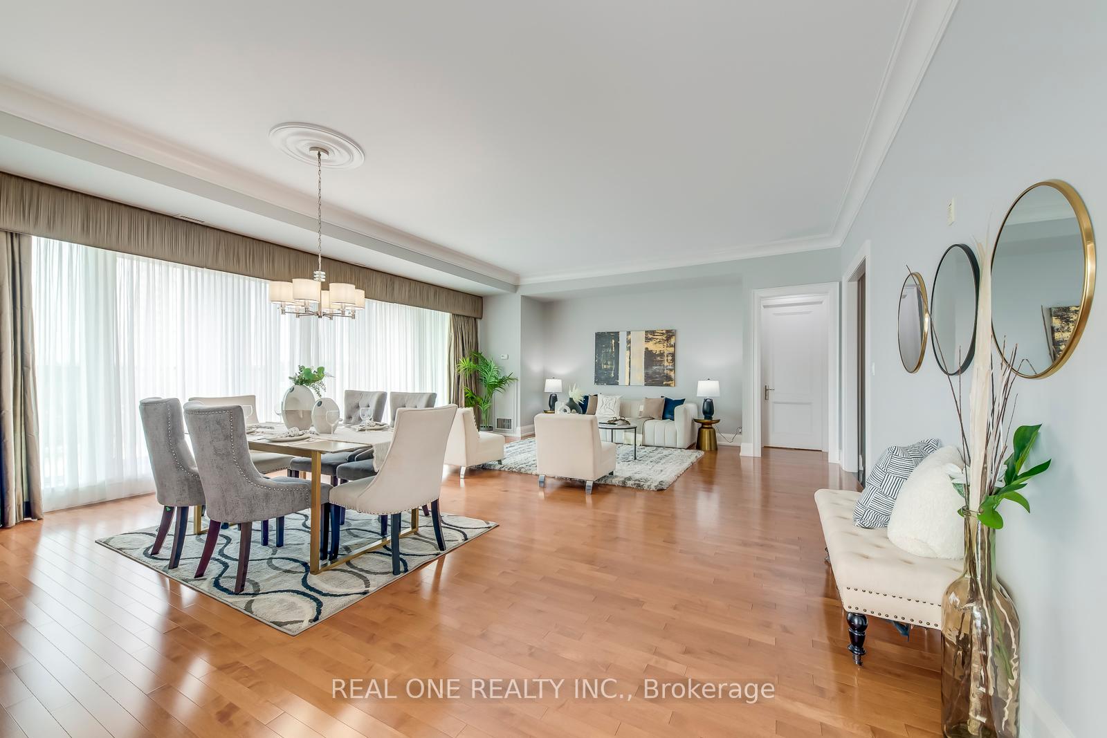 2 Bedrooms Condo at 65 Port,  Mississauga For sale