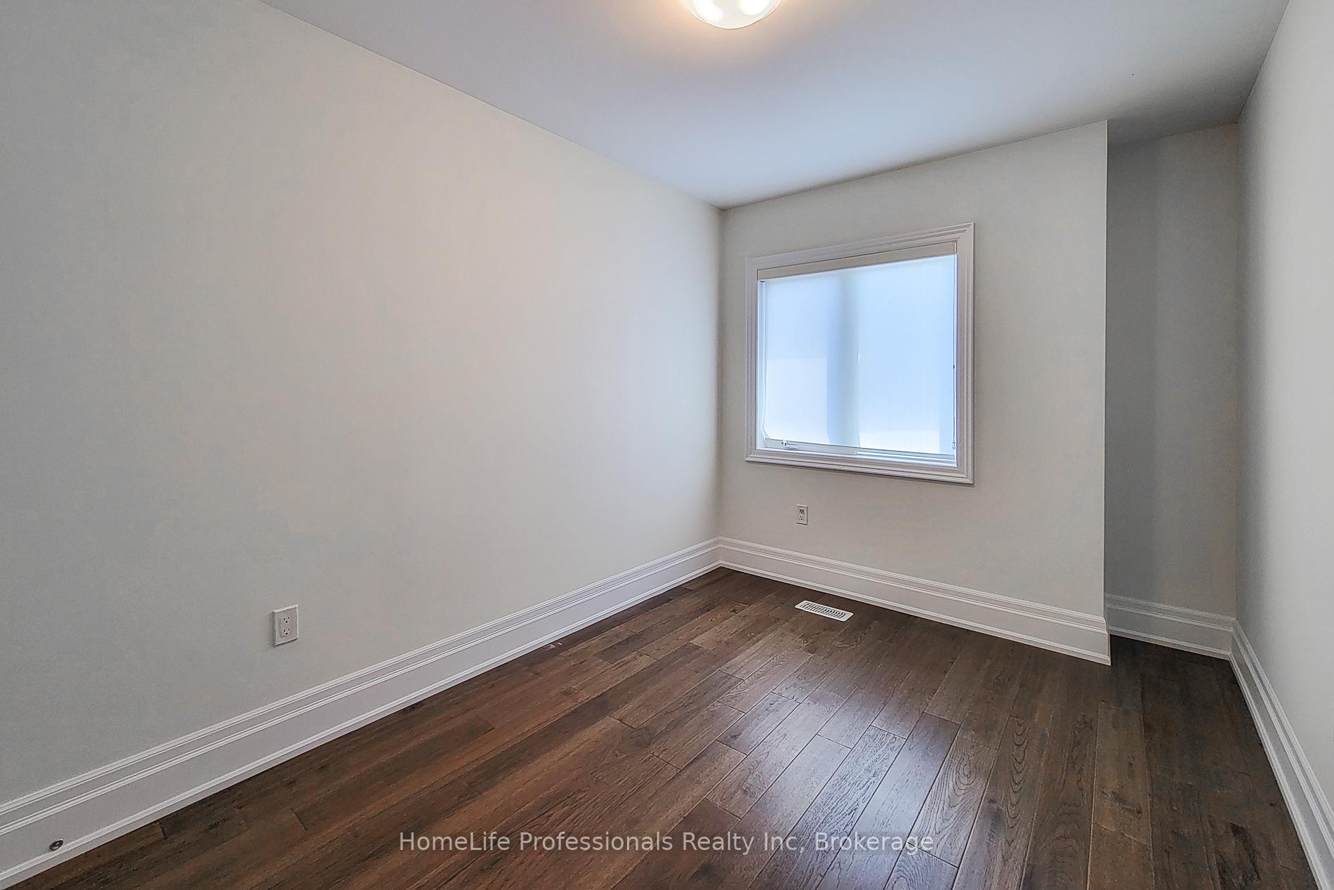 3 Bedrooms Condo at 111 Wilson, Hamilton For sale
