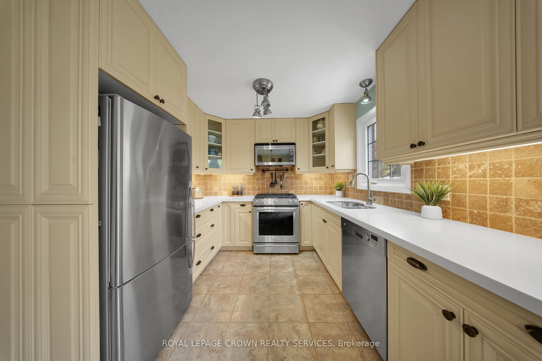 383 Ashworth Drive