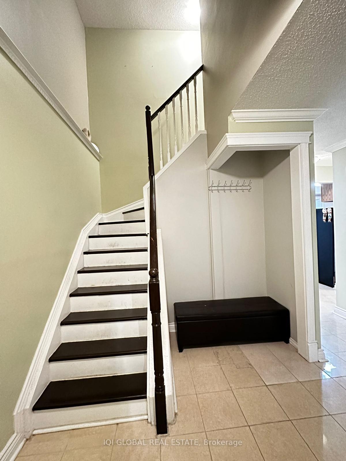 3 Bedrooms Condo at 3500 South Mills, Mississauga For sale