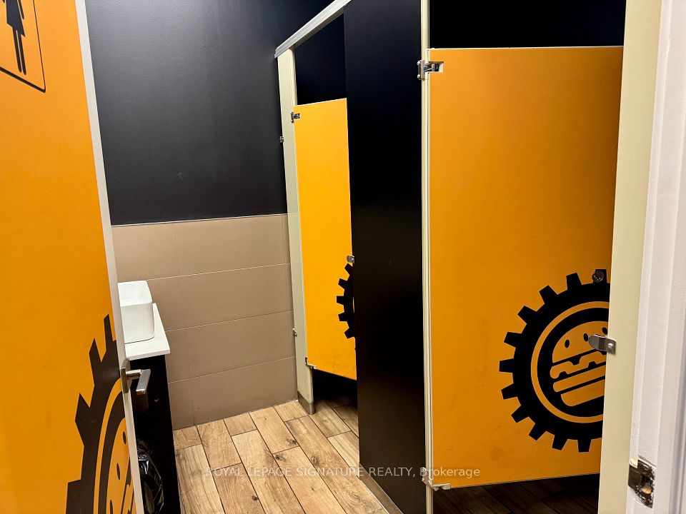 https://trreb-image.ampre.ca/ToTNogduqHsvH5zIxuFD9tcp1gqFibd7EkxLJP56c5Y/rs:fit:960:960/wm:.5:so:0:50:.4/wmsh:10/wmt:PHNwYW4gZm9yZWdyb3VuZD0nd2hpdGUnIGZvbnQ9JzY4Jz5ST1lBTCBMRVBBR0UgU0lHTkFUVVJFIFJFQUxUWSwgQnJva2VyYWdlPC9zcGFuPg/cb:20250328224023/L3RycmViL2xpc3RpbmdzLzQwLzg3LzYwLzg3L3AvNWE4MDVkOWUtNjhmZC00NWUxLWEzNjEtNjBhMTUzZWM5MjVjLmpwZw.jpg