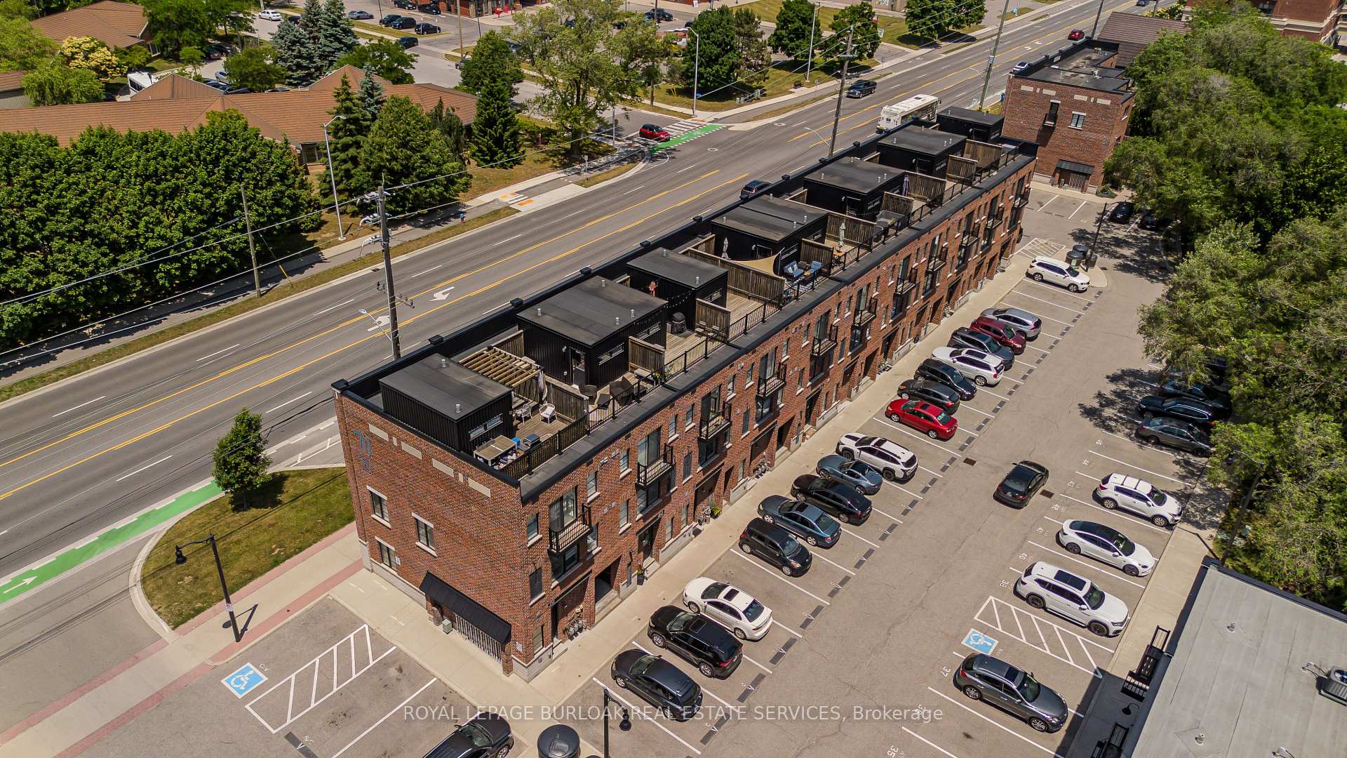 2 Bedrooms Condo at 70 Plains, Burlington For sale