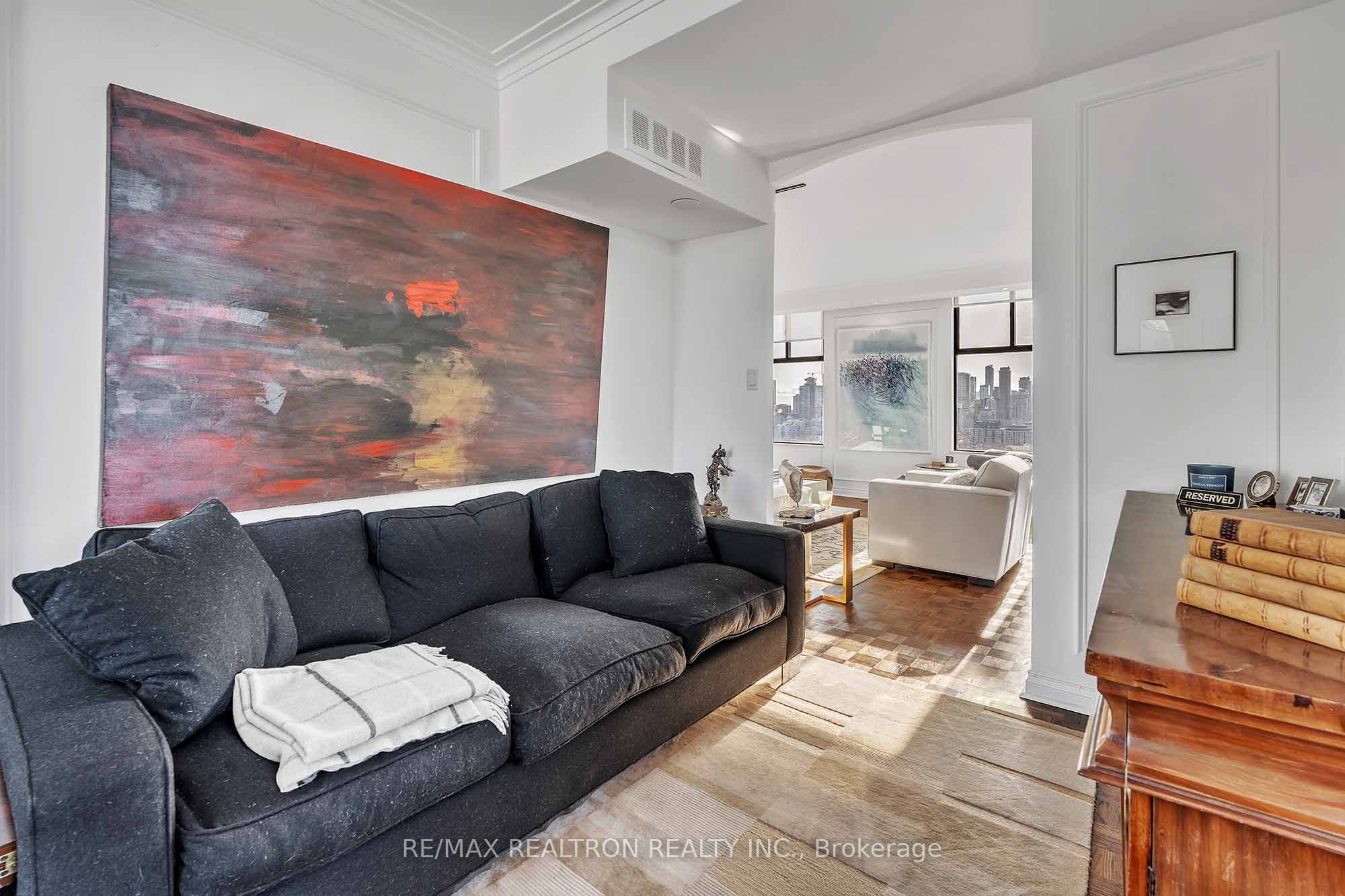 423 Avenue Road, #12