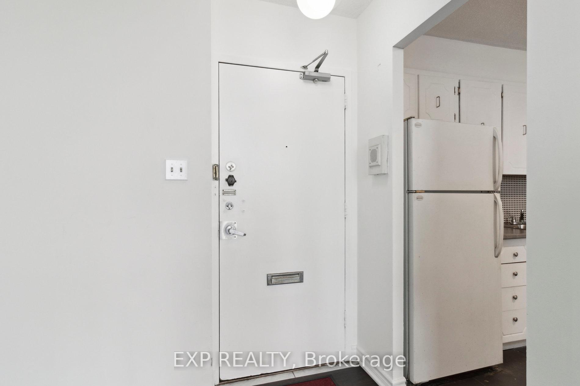 3 Bedrooms Condo at 5 Parkway Forest, Toronto For sale